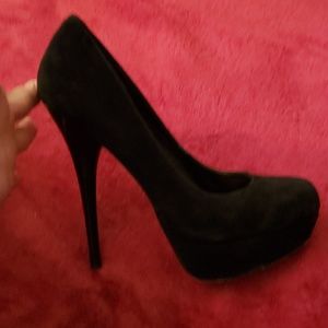Steve Madden size 6.5 with 5 and 1/2 " heel they r